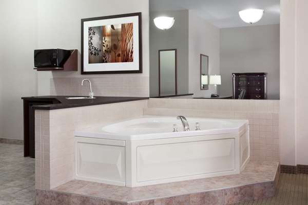 Suite - Ramada Hotel Weyburn