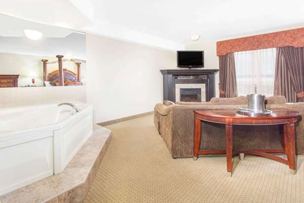 Suite - Ramada Inn Pincher Creek