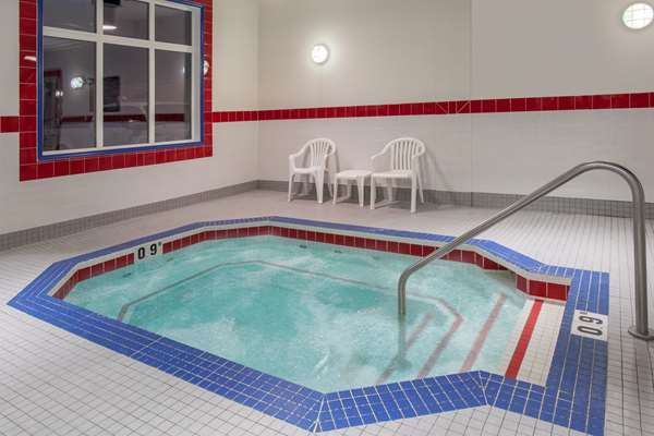 Pool - Ramada Inn Brooks