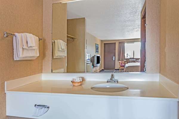  - Travelodge Pioneer Villa Halsey - I-5, Exit 216