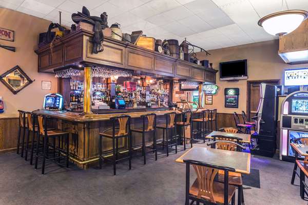 Bar - Travelodge Pioneer Villa Halsey - I-5, Exit 216