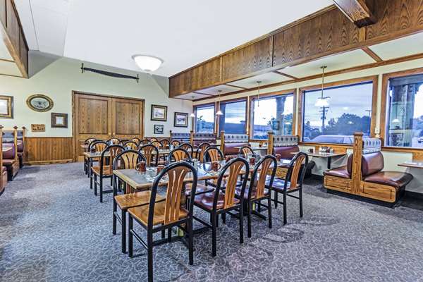 Restaurant - Travelodge Pioneer Villa Halsey - I-5, Exit 216