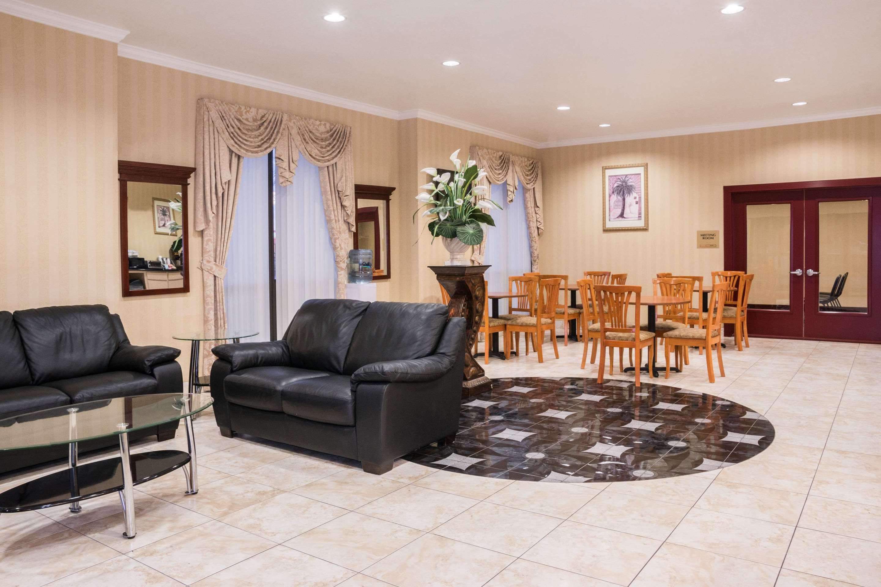 Lobby | Super 8 by Wyndham Brookshire TX