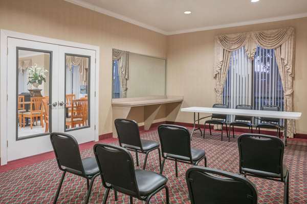  - Super 8 Hotel Brookshire - I-10, Exit 732