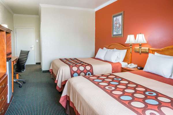  - Super 8 Hotel Brookshire - I-10, Exit 732