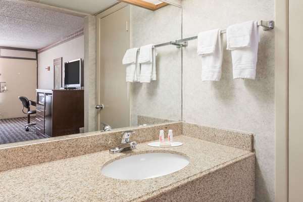 - Days Inn Midland
