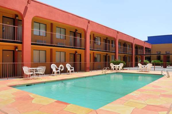 Pool - Days Inn Midland