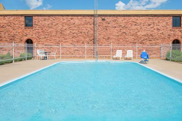 Pool - Days Inn Calvert City - I-24 & I-69, Exit 27