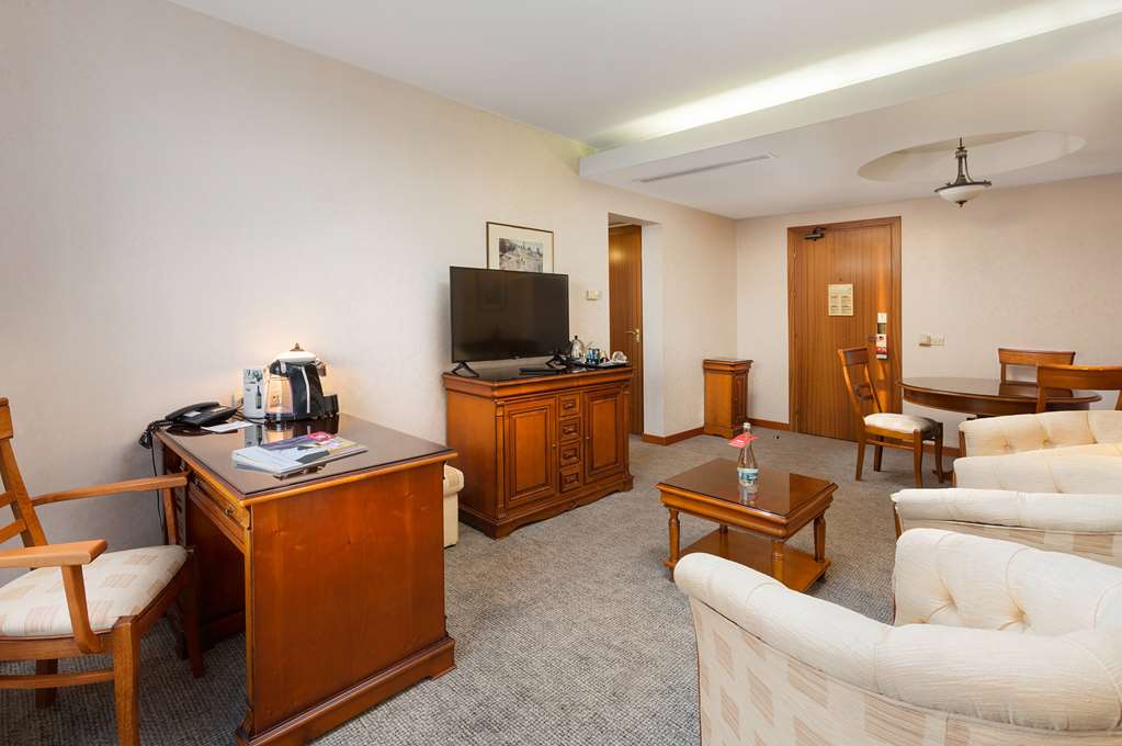 RAMADA BY WYNDHAM BUCHAREST PARC-guestroom-Guest Room,Suite,On-Site.jpg