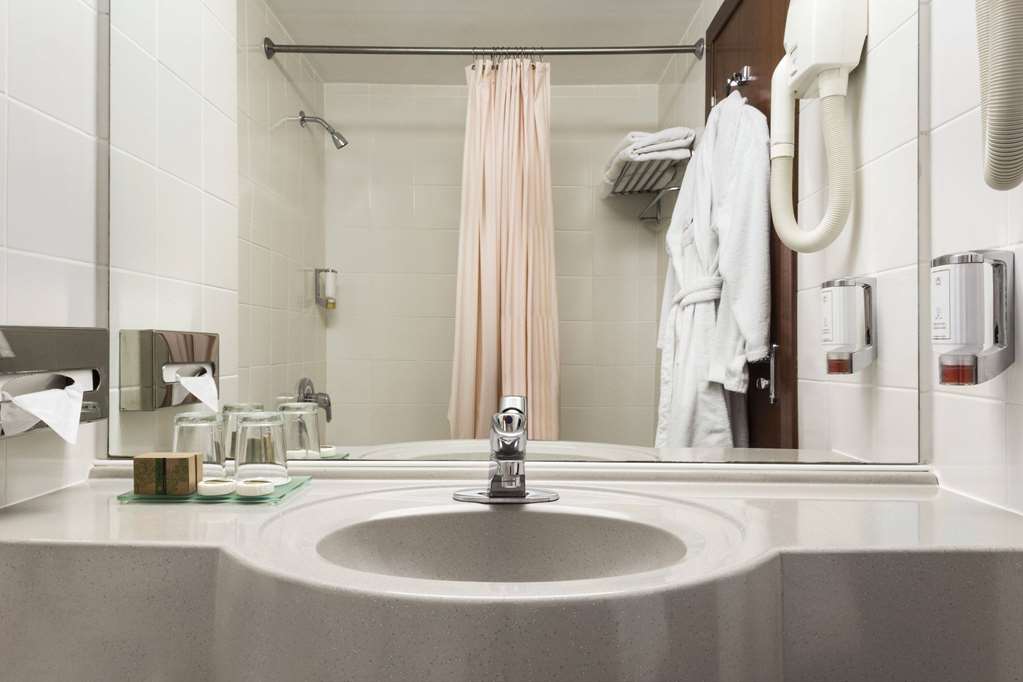 RAMADA BY WYNDHAM BUCHAREST PARC-guestroom-Guest Room,Bathroom,On-Site.jpg