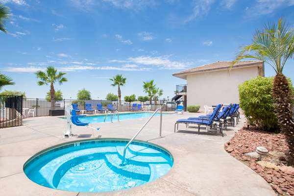 Pool - Days Inn Lake Havasu City