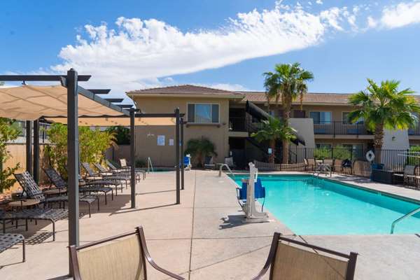 Pool - Days Inn Lake Havasu City