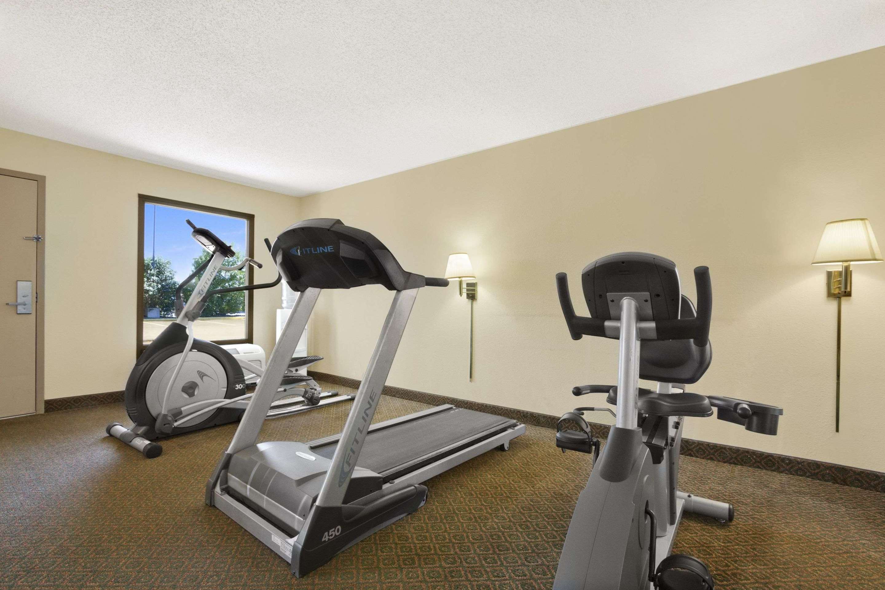 Fitness Center | Super 8 by Wyndham Oxford