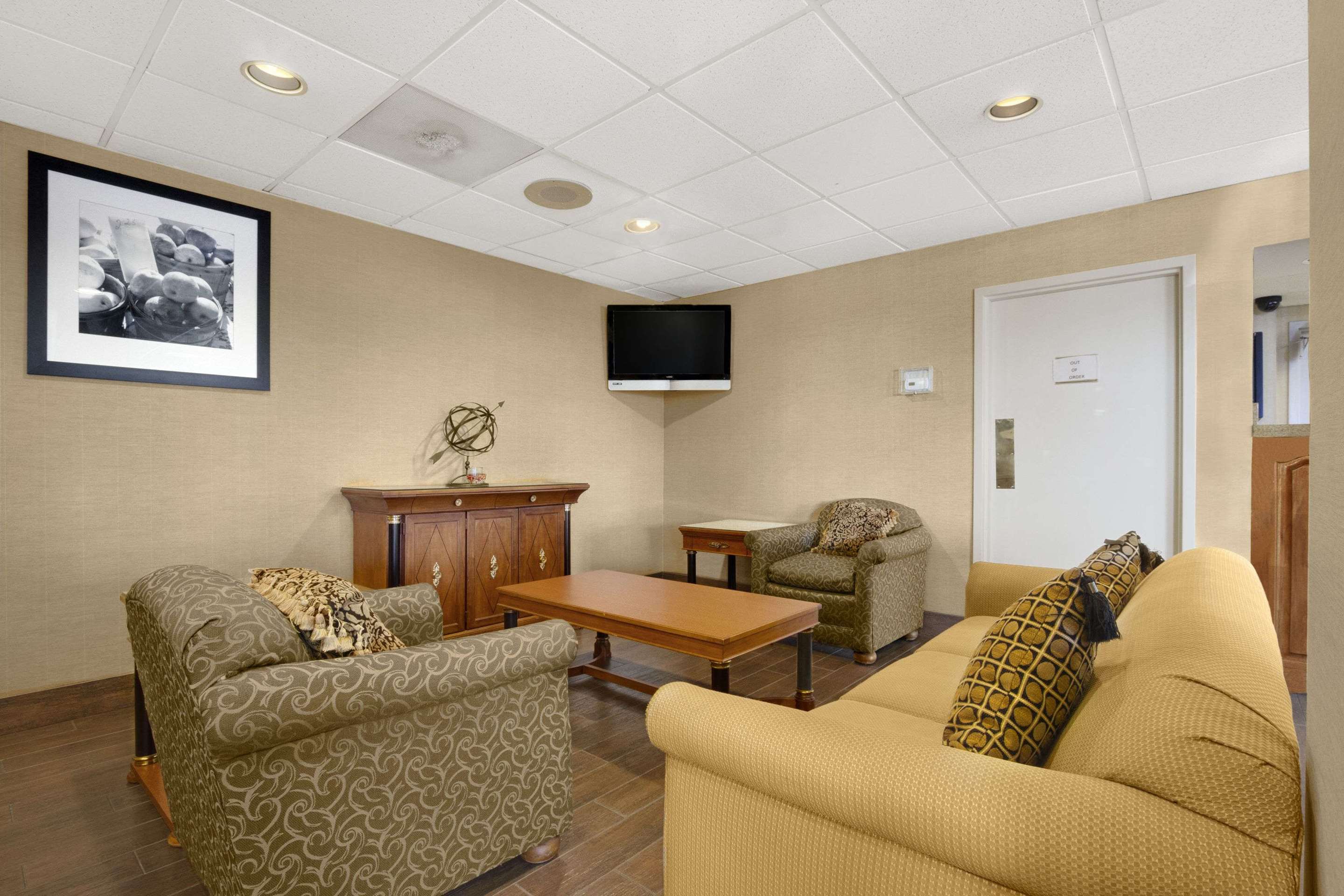 Lobby | Super 8 by Wyndham Oxford