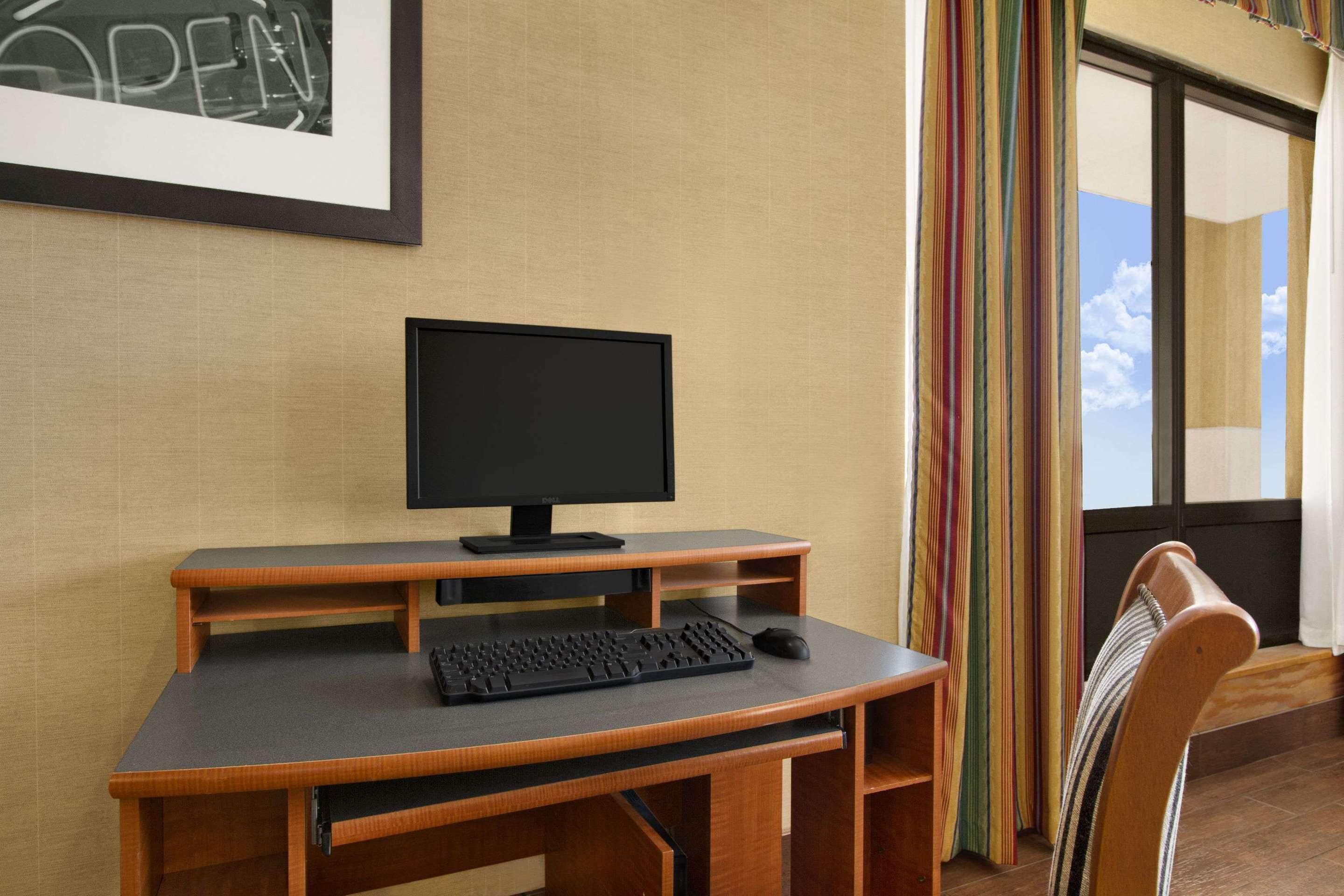 Business Center | Super 8 by Wyndham Oxford