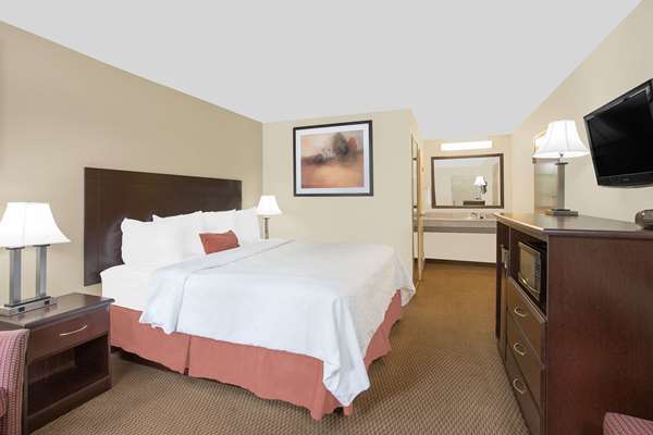  - Baymont Inn & Suites Greenville