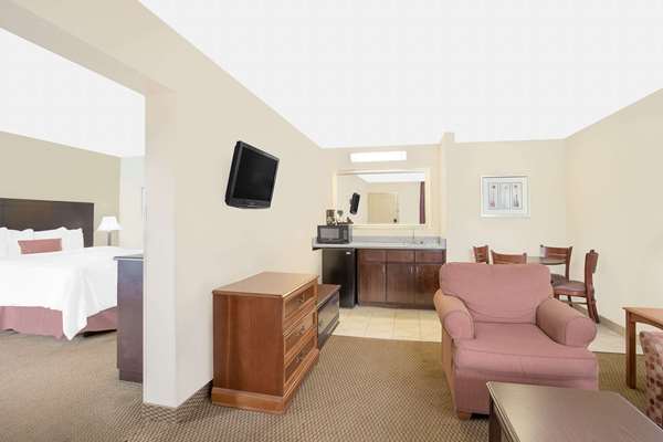 Suite - Baymont Inn & Suites Greenville