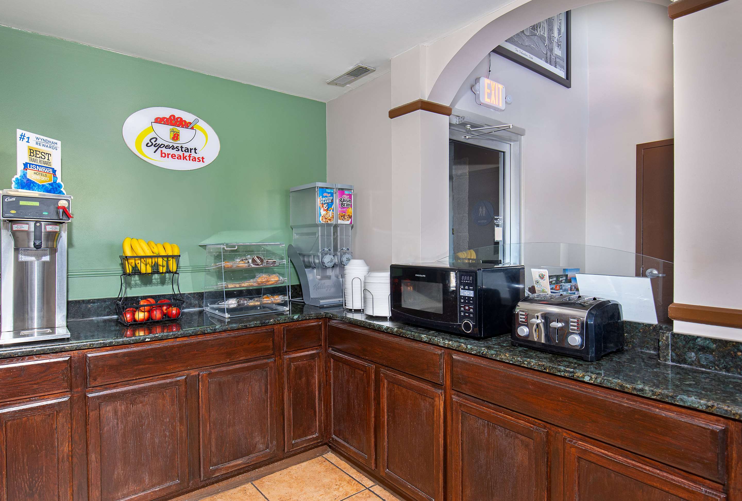 Breakfast Area | Super 8 by Wyndham Kingsport