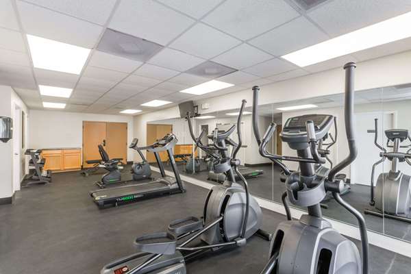 Fitness/ Exercise Room - Days Inn & Suites Clermont