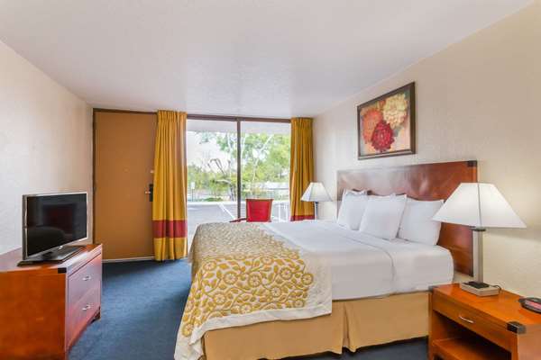  - Days Inn & Suites Clermont