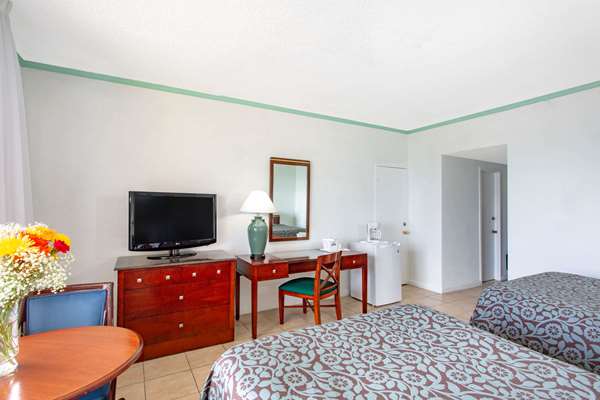  - Days Hotel Thunderbird Beach Resort Sunny Isles
