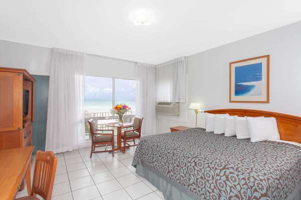 Suite - Days Hotel Thunderbird Beach Resort Sunny Isles