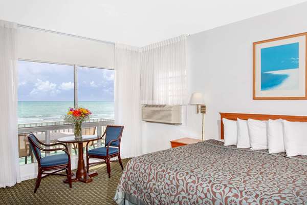Suite - Days Hotel Thunderbird Beach Resort Sunny Isles