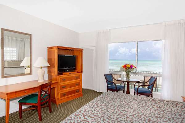 Suite - Days Hotel Thunderbird Beach Resort Sunny Isles