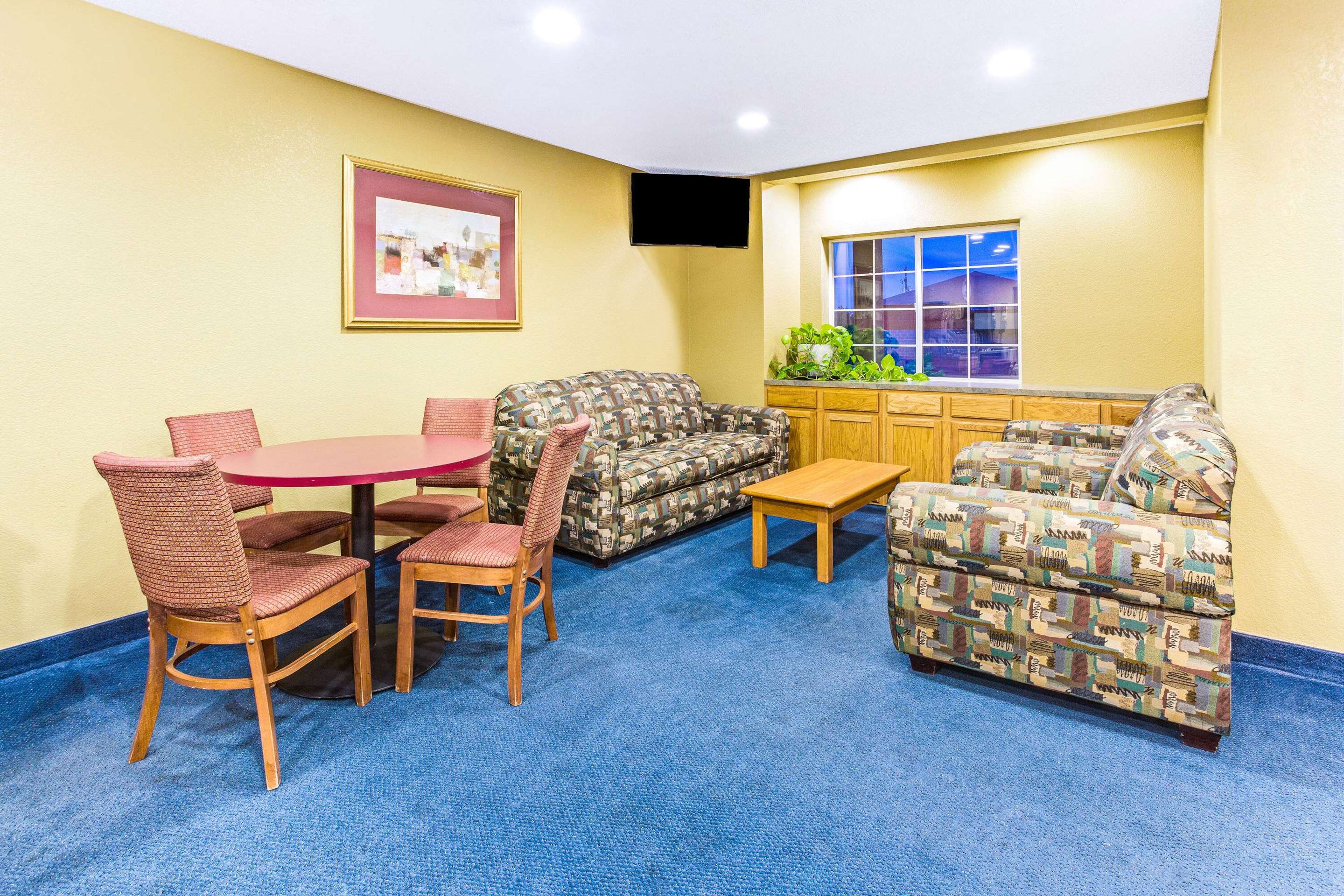 Lobby | Super 8 by Wyndham Parker/SE Denver Area