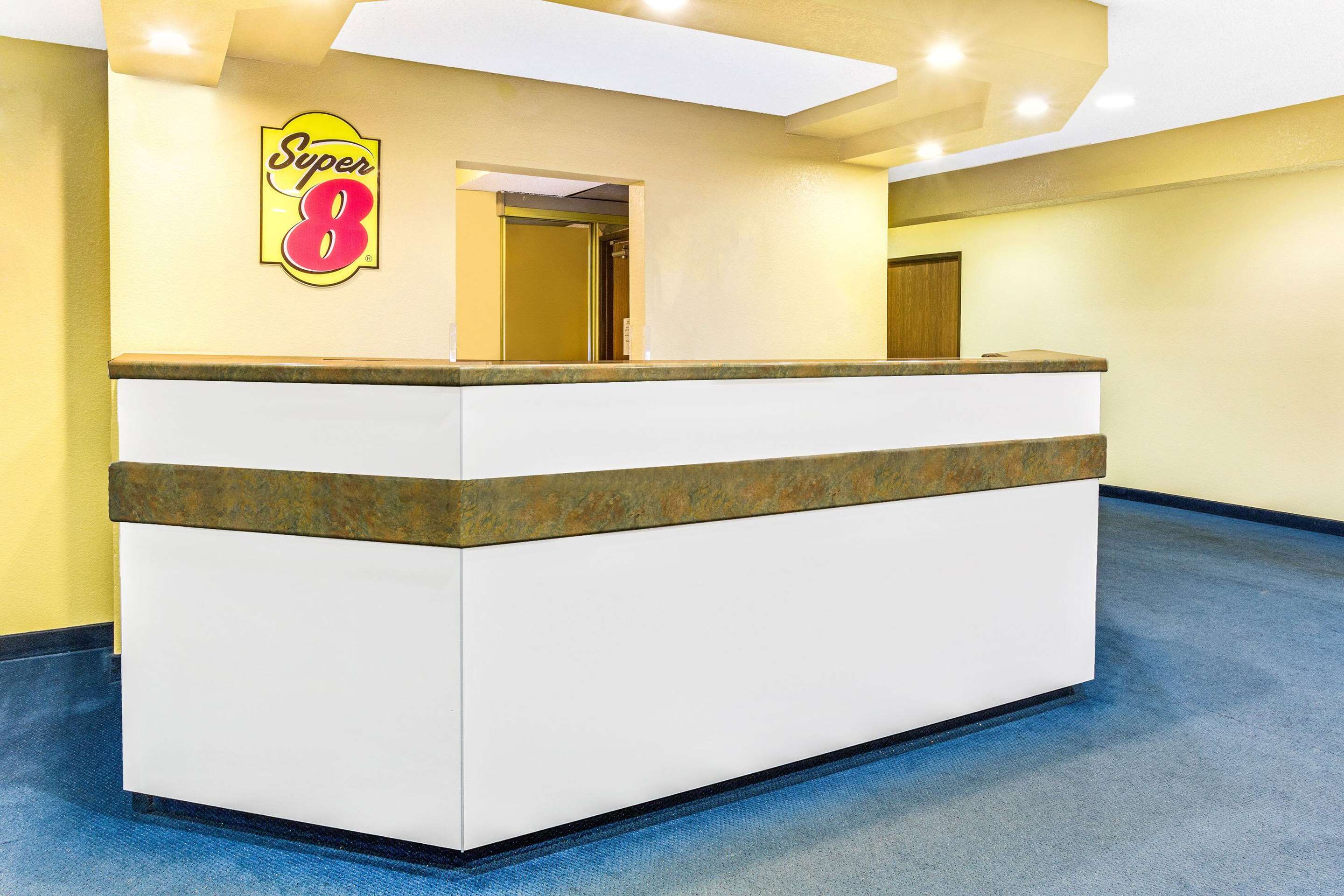 Front Desk | Super 8 by Wyndham Parker/SE Denver Area