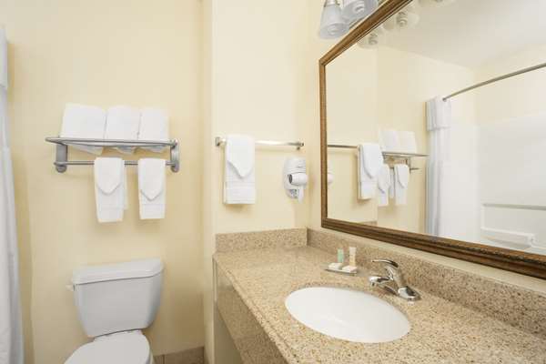  - Howard Johnson Hotel Houma