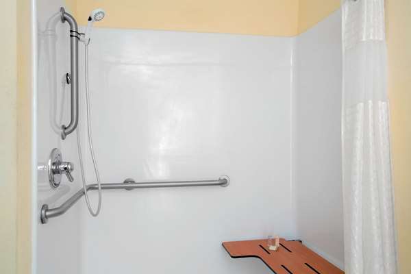  - Howard Johnson Hotel Houma