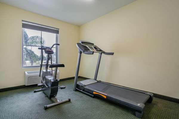 Fitness/ Exercise Room - Howard Johnson Hotel Houma