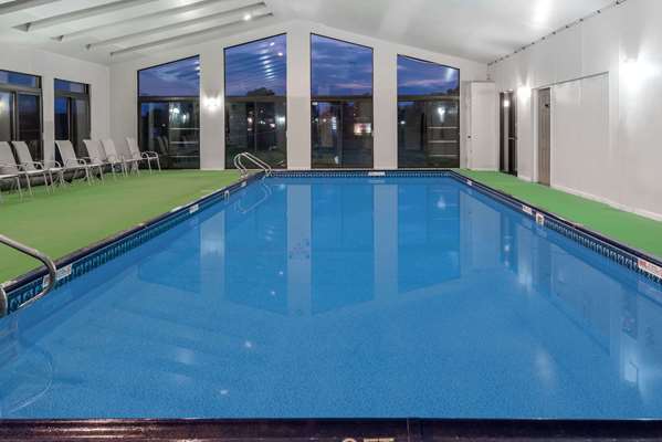 Pool - Travelodge Hershey