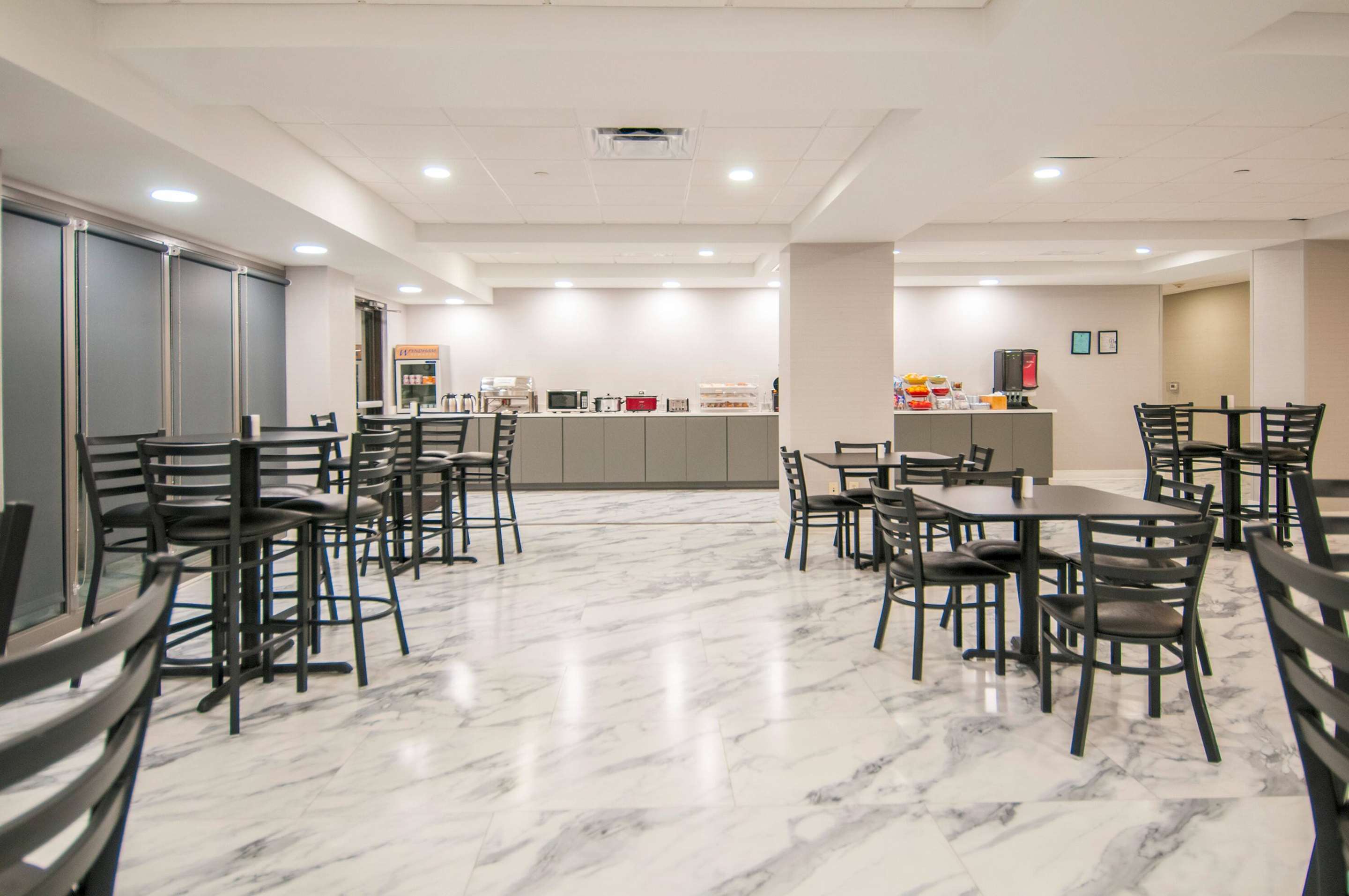 Breakfast Area | Wingate By Wyndham Tuscaloosa