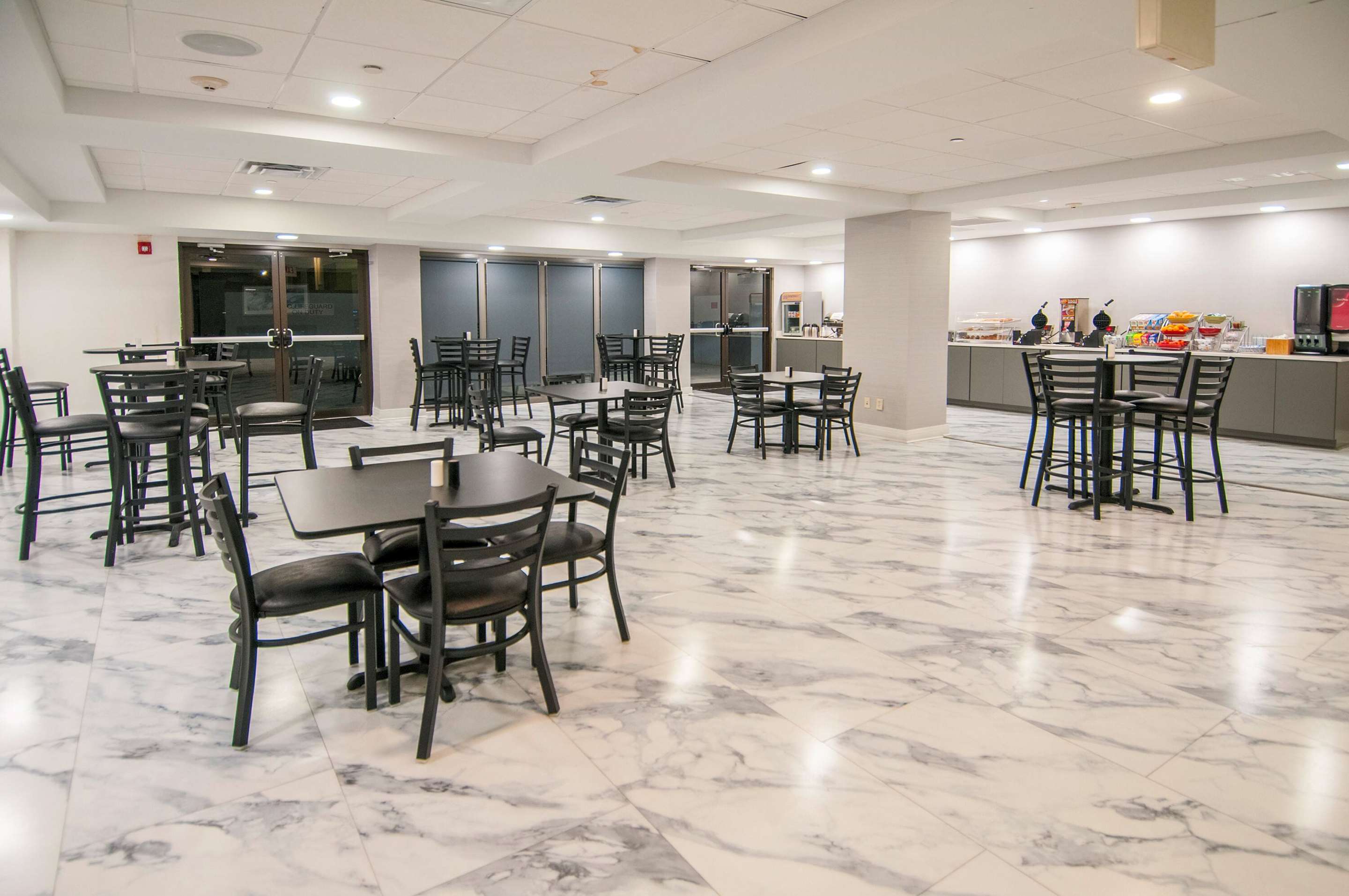 Breakfast Area | Wingate By Wyndham Tuscaloosa