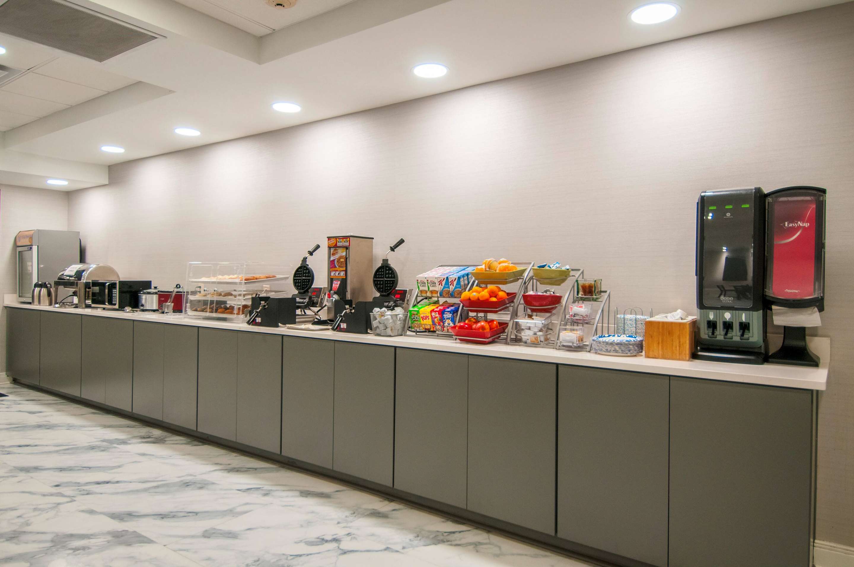 Breakfast Area | Wingate By Wyndham Tuscaloosa