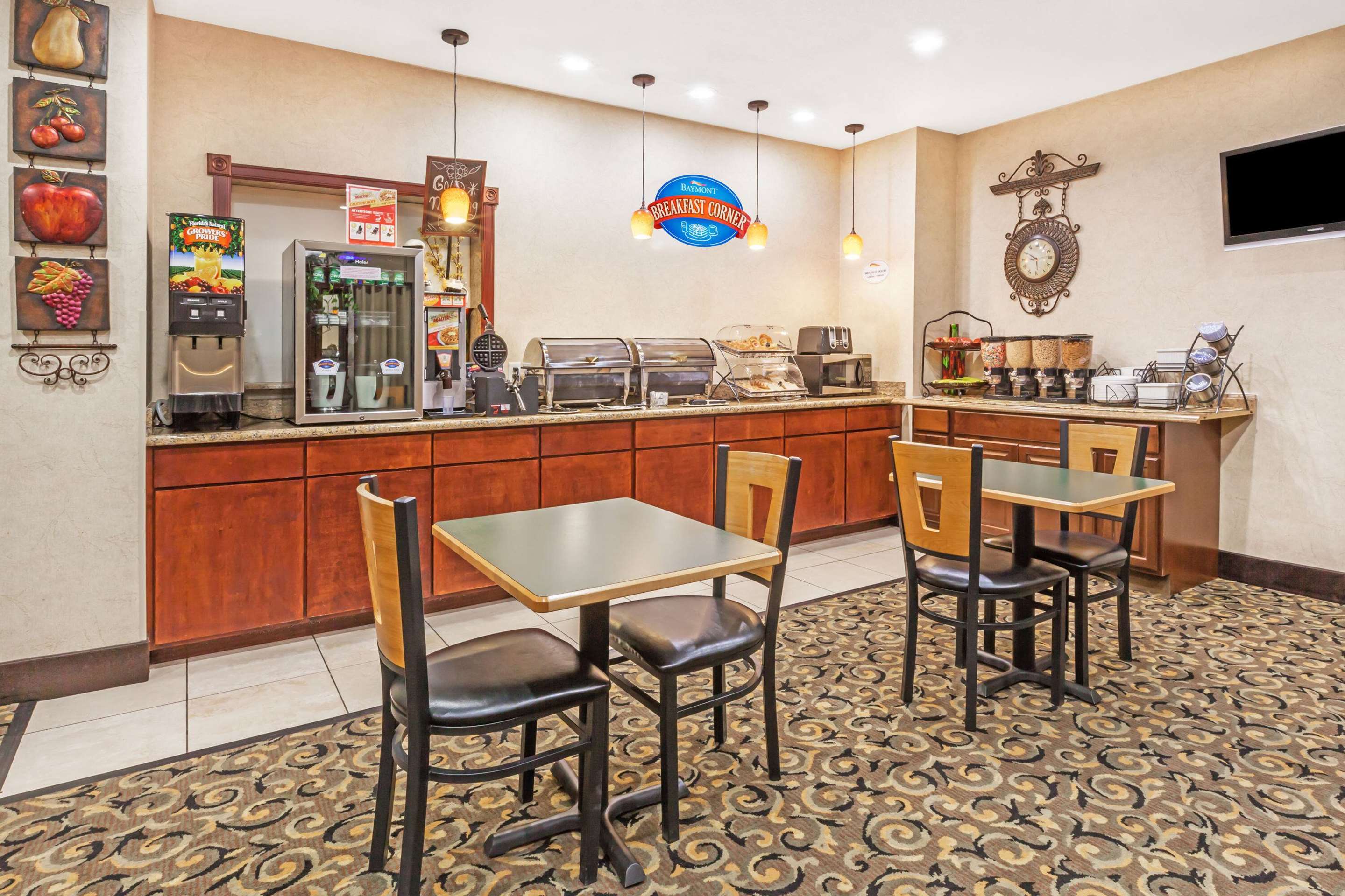 Breakfast Area | Baymont by Wyndham Tyler