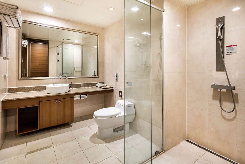 RA HTL SUITES SEOUL NAMDAEMUN-guestroom-Guest Room,Bathroom,On-Site.jpg