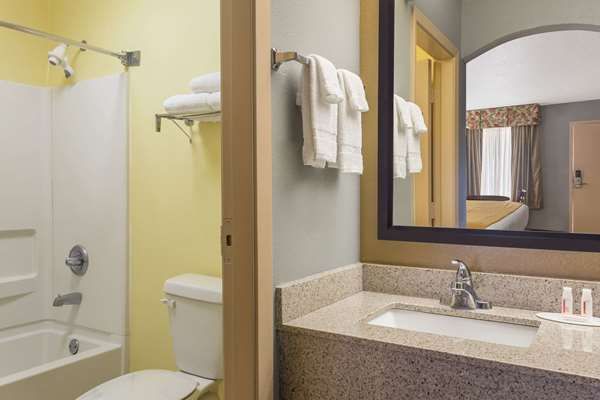  - Baymont Inn & Suites Tillmans Corner - I-10, Exit 15