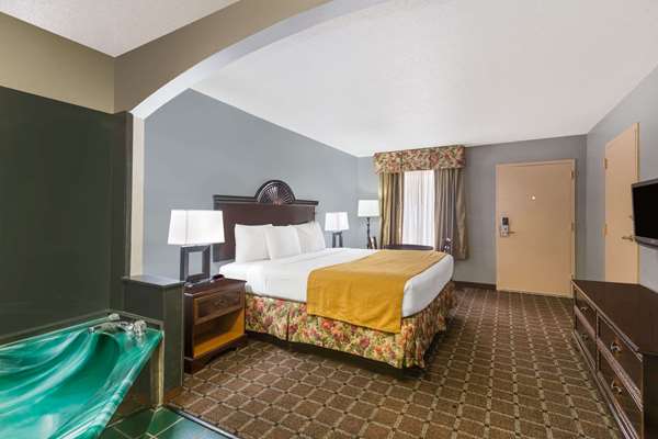 Suite - Baymont Inn & Suites Tillmans Corner - I-10, Exit 15