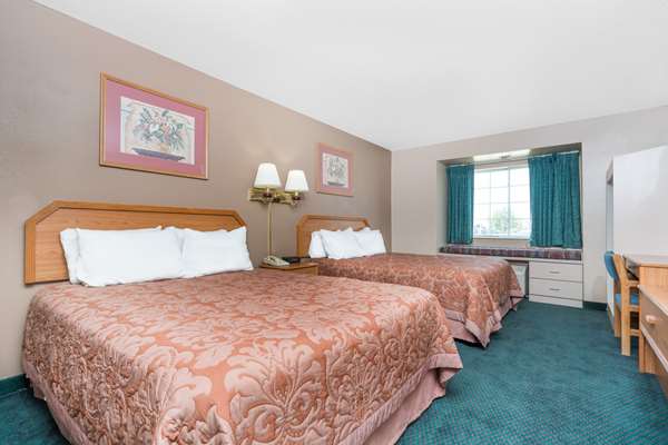  - Super 8 Hotel Fargo Airport - I-29, Exit 66