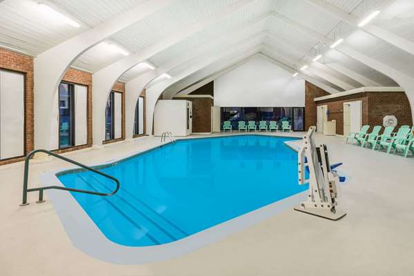 Pool - Days Inn Rutland