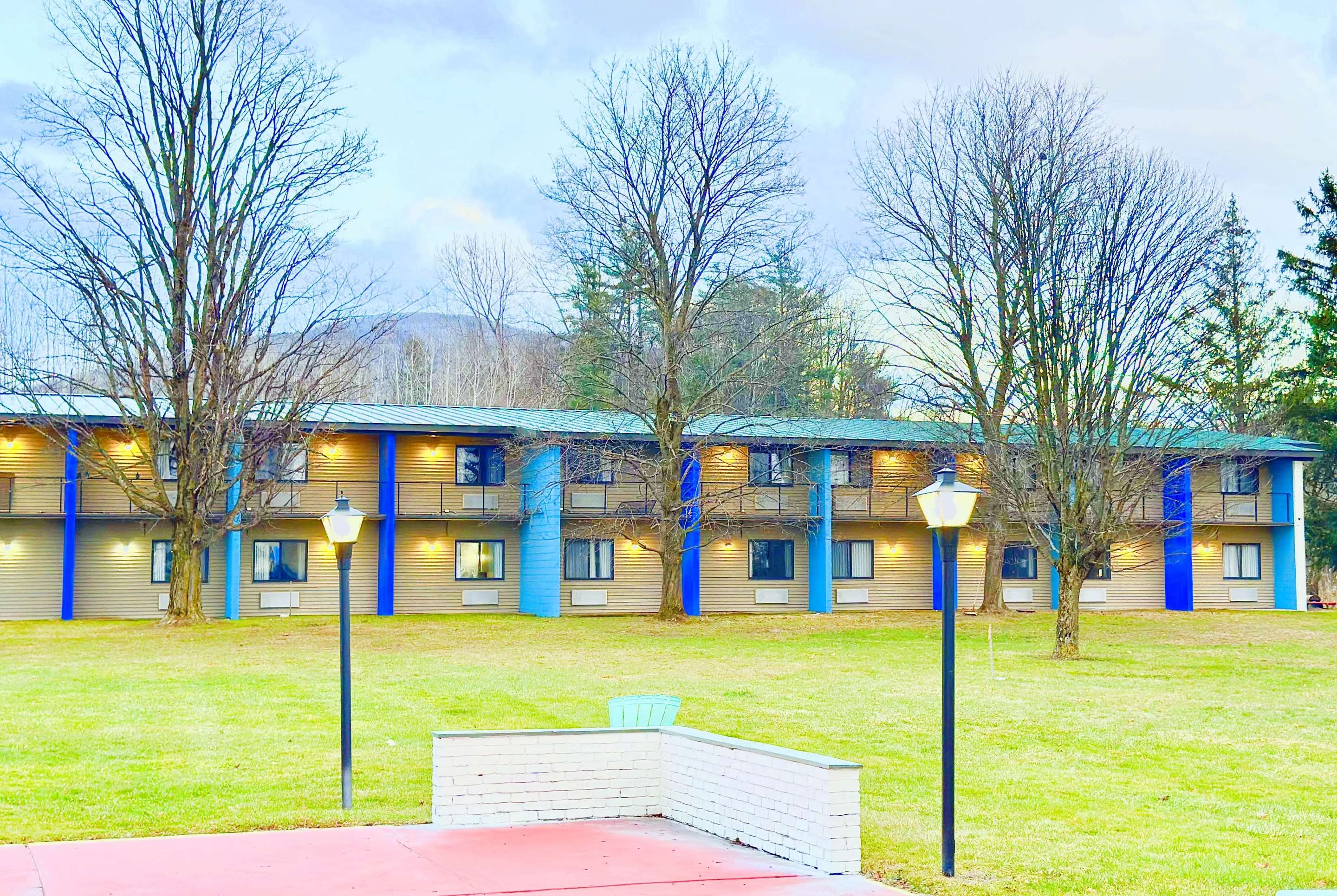 Exterior | Days Inn by Wyndham Rutland/Killington Area