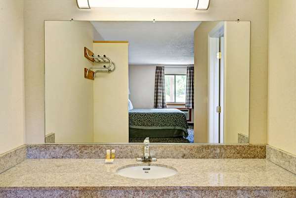  - Days Inn Bethel - I-84, Exit 8