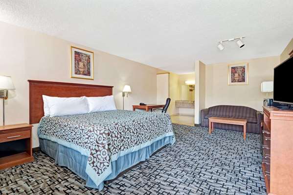 Suite - Days Inn Bethel - I-84, Exit 8