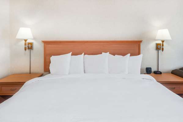  - Howard Johnson Inn Gillette - I-90, Exit 128