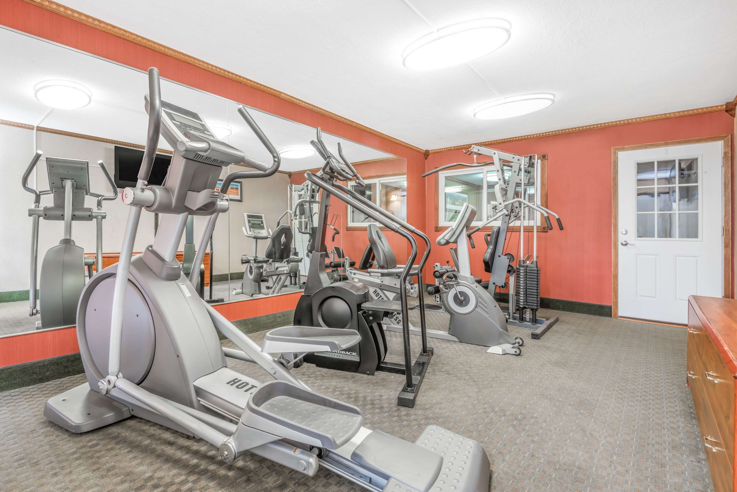 Health club | Howard Johnson by Wyndham Gillette