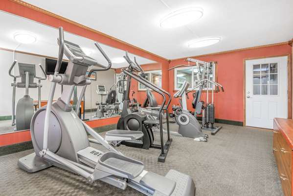 Fitness/ Exercise Room - Howard Johnson Inn Gillette - I-90, Exit 128