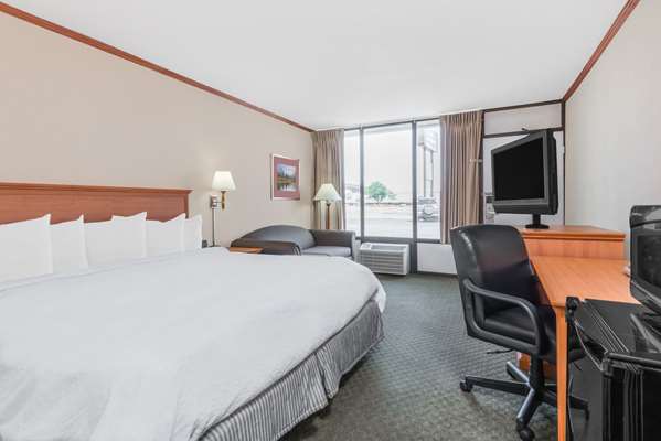  - Howard Johnson Inn Gillette - I-90, Exit 128